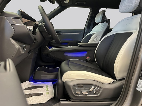 Kia EV9 8 of 21