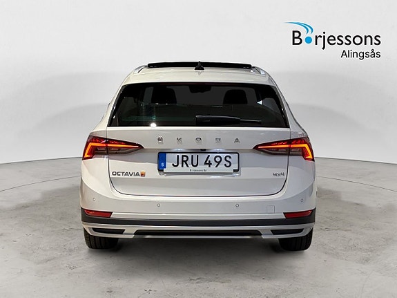 Skoda Octavia Scout 5 of 15