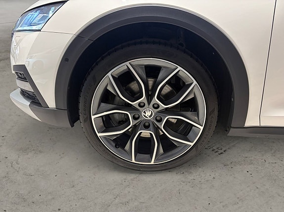 Skoda Octavia Scout 6 of 15