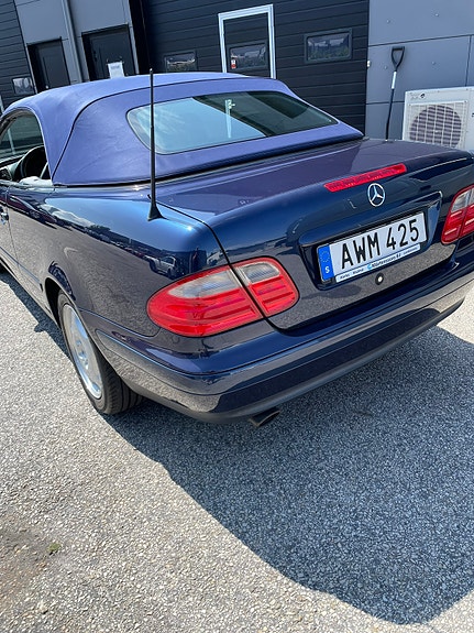 Mercedes-Benz CLK230 2 of 4