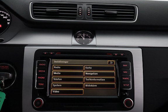 Volkswagen Passat Alltrack 17 of 25
