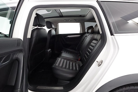 Volkswagen Passat Alltrack 12 of 25