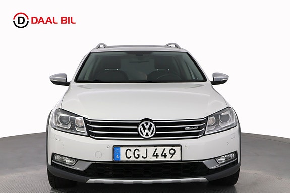 Volkswagen Passat Alltrack 2 of 25