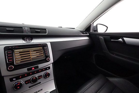 Volkswagen Passat Alltrack 22 of 25