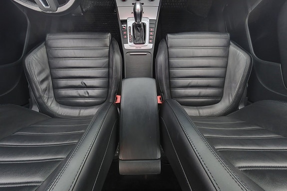 Volkswagen Passat Alltrack 14 of 25