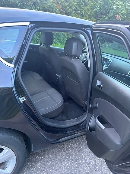 Opel Astra 9 of 12