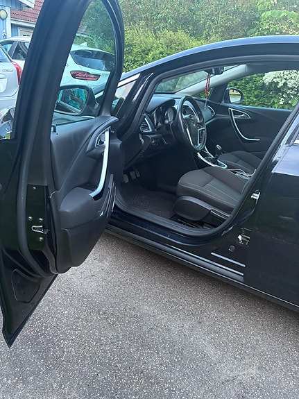 Opel Astra 4 of 12
