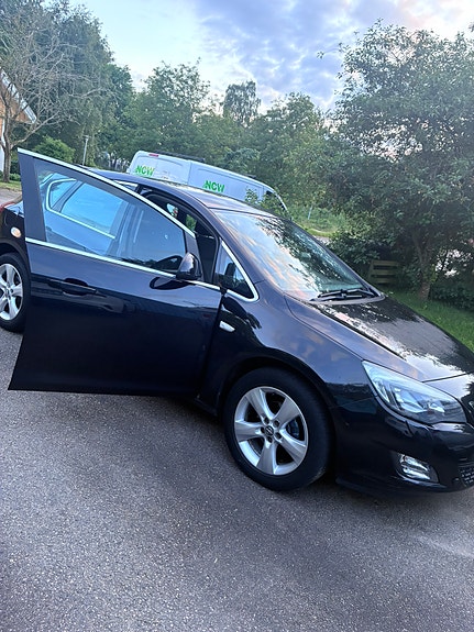 Opel Astra 2 of 12