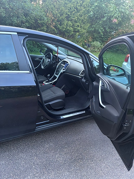 Opel Astra 8 of 12