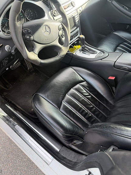 Mercedes-Benz CLS500 4 of 10