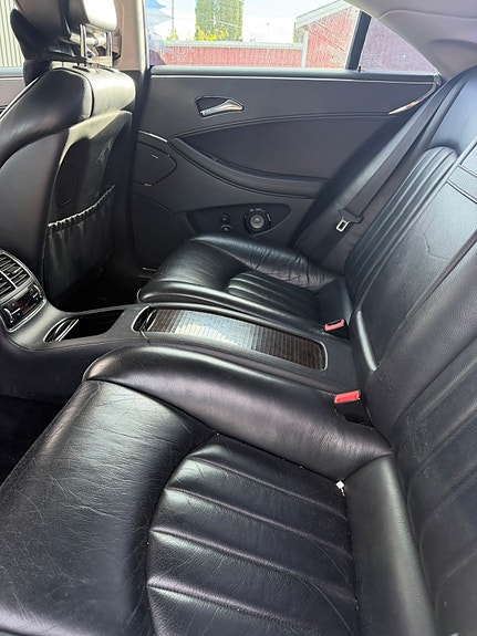 Mercedes-Benz CLS500 2 of 10