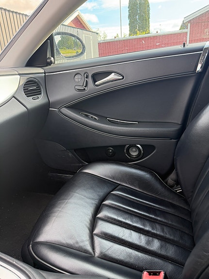 Mercedes-Benz CLS500 3 of 10