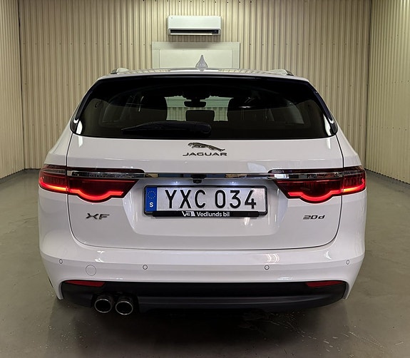 Jaguar XF 7 of 27