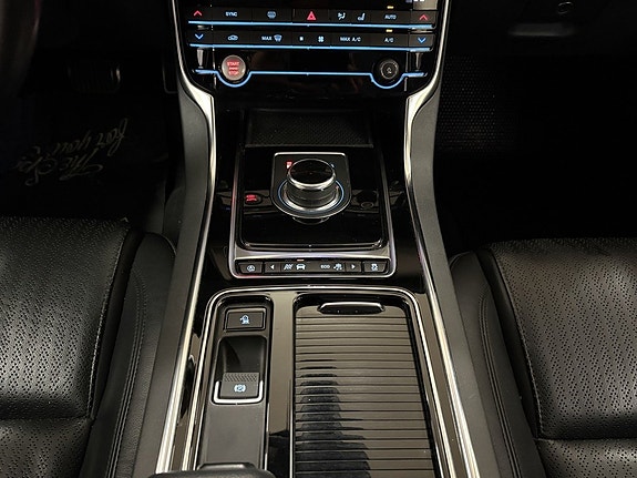 Jaguar XF 14 of 27