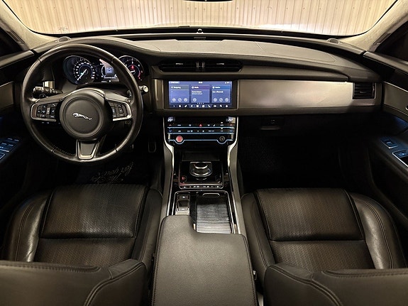 Jaguar XF 12 of 27