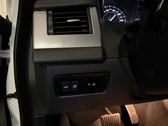 Jaguar XF 20 of 27