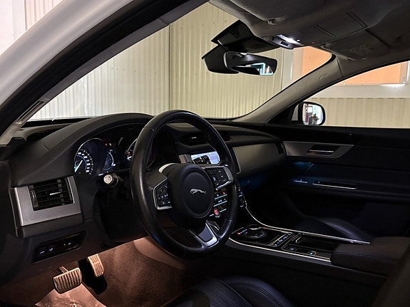 Jaguar XF 16 of 27