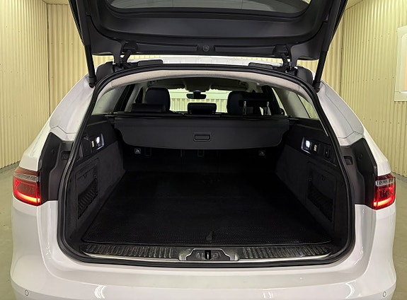 Jaguar XF 8 of 27