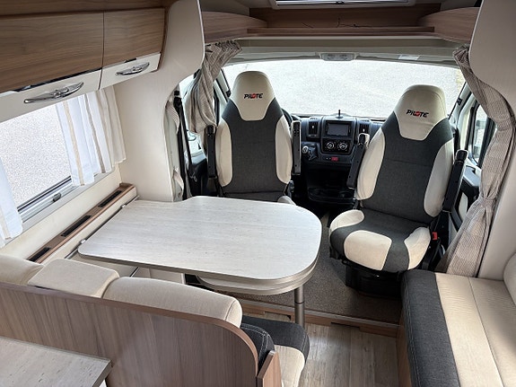 Pilote P746 C (Queensbed) 5 of 12