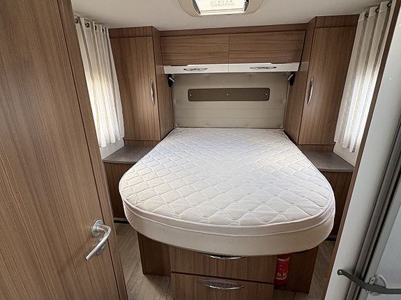 Pilote P746 C (Queensbed) 10 of 12