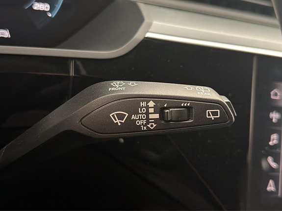 Audi e-tron 24 of 30
