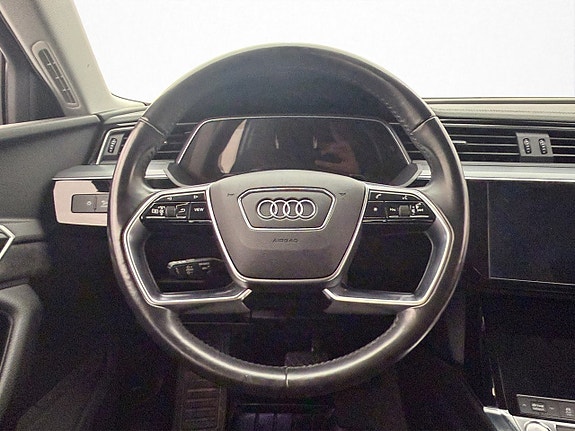 Audi e-tron 14 of 30
