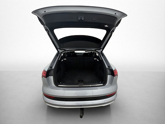 Audi e-tron 10 of 30