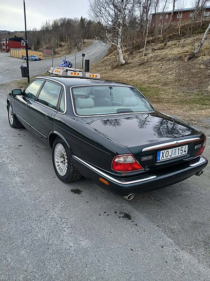 Jaguar XJ 4 of 8