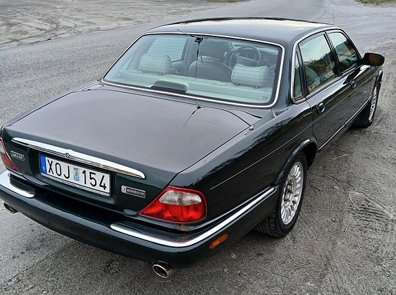 Jaguar XJ 3 of 8
