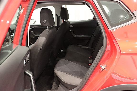 Seat Arona 8 of 17