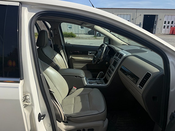 Lincoln MKX 13 of 18