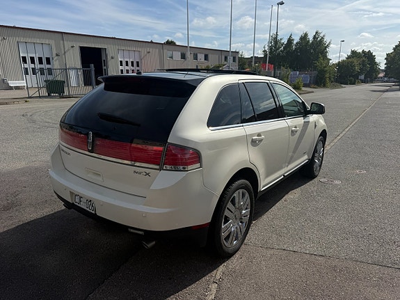 Lincoln MKX 4 of 18