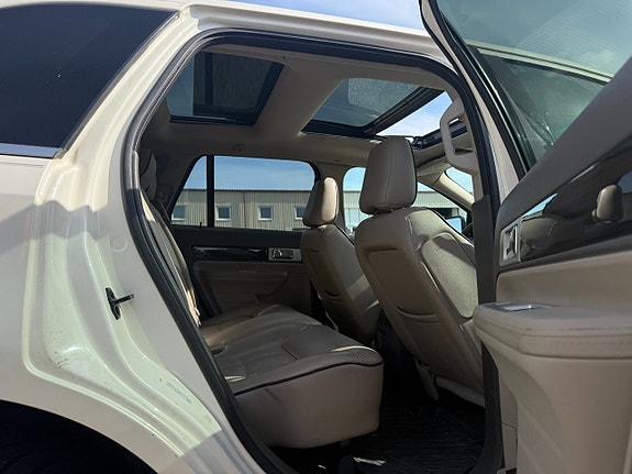 Lincoln MKX 8 of 18