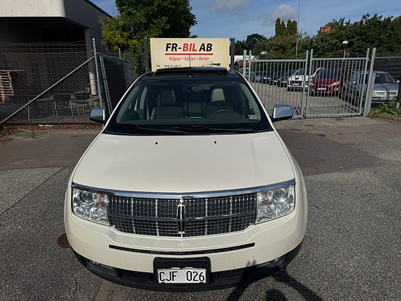 Lincoln MKX 3 of 18