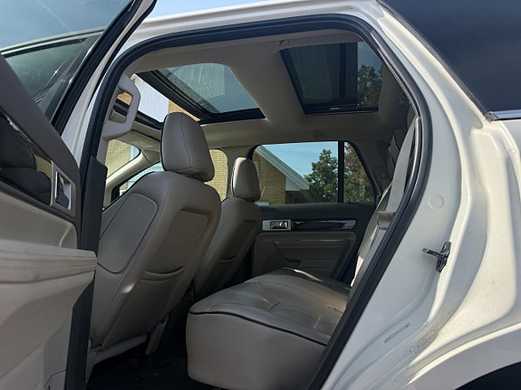 Lincoln MKX 9 of 18
