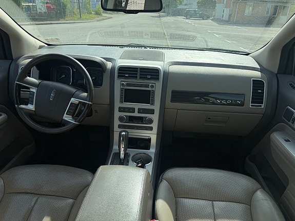 Lincoln MKX 12 of 18