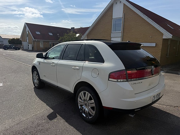 Lincoln MKX 5 of 18