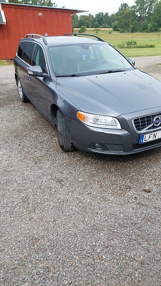Volvo V70 2 of 6