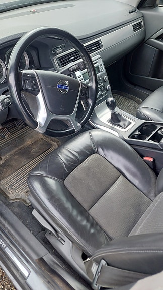 Volvo V70 4 of 6