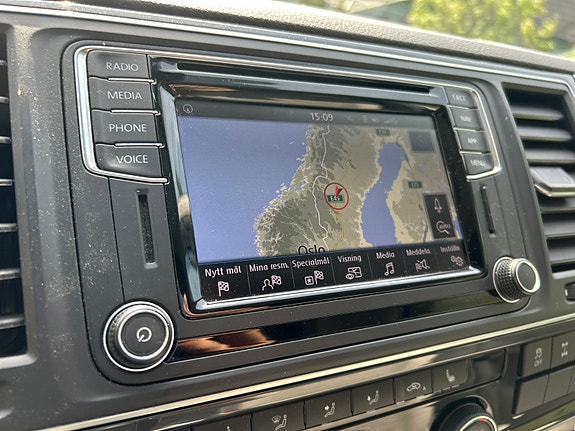 Volkswagen California Ocean 12 of 24