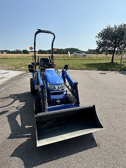 New Holland Boomer 25 C 7 of 15