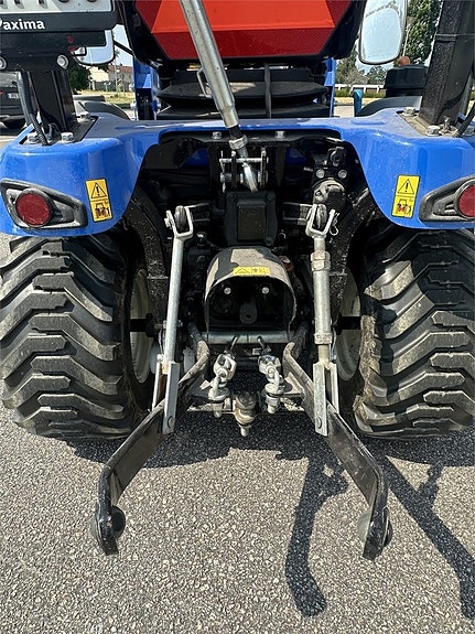 New Holland Boomer 25 C 12 of 15