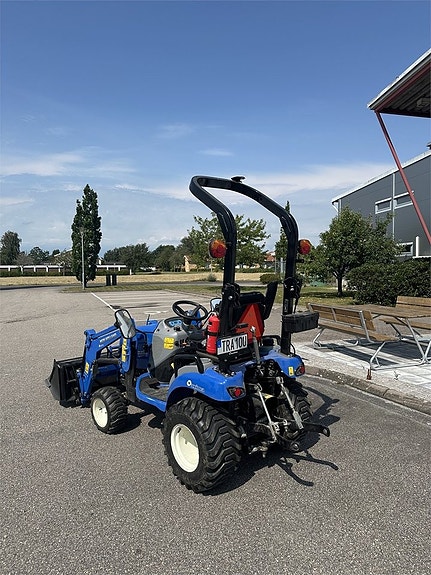 New Holland Boomer 25 C 3 of 15