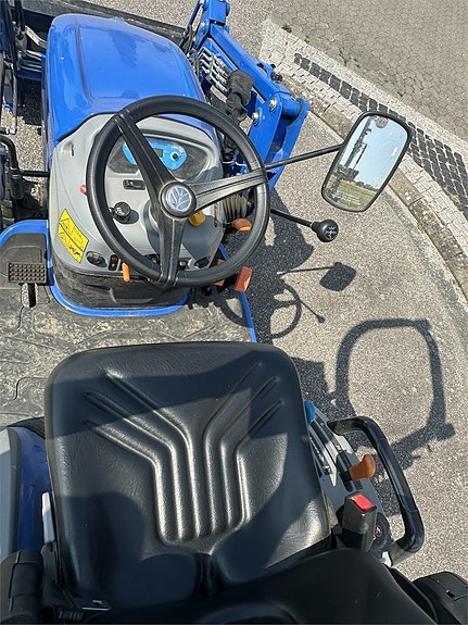 New Holland Boomer 25 C 13 of 15