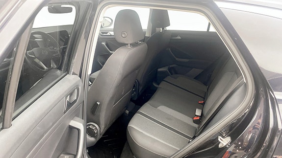Volkswagen T-Roc 11 of 13