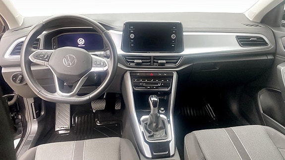 Volkswagen T-Roc 10 of 13
