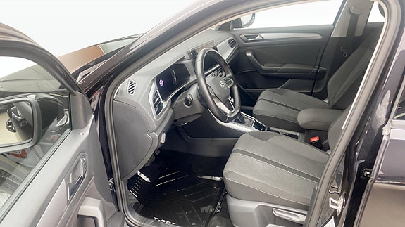 Volkswagen T-Roc 8 of 13