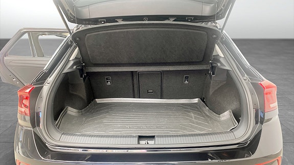 Volkswagen T-Roc 12 of 13