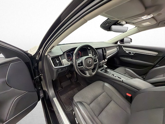 Volvo V90 10 of 30