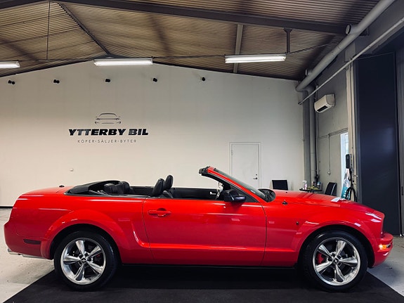 Ford Mustang 2 of 20